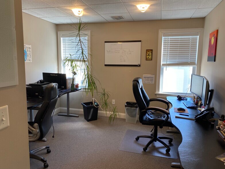 More Photos Of 7 Main St, North Kingstown Storefront Retail Office For Lease