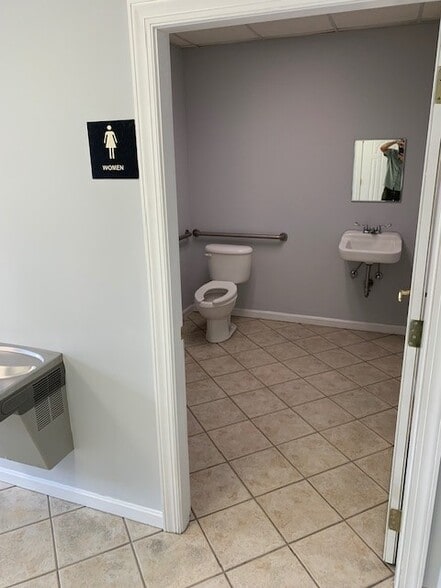 More Photos Of 3400 Claremont Ave, Evansville Warehouse For Sale