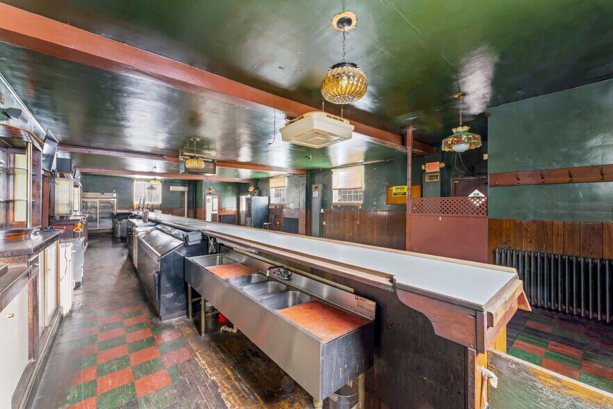 More Photos Of 105 Holbert Stretch, Dilliner Bar For Sale