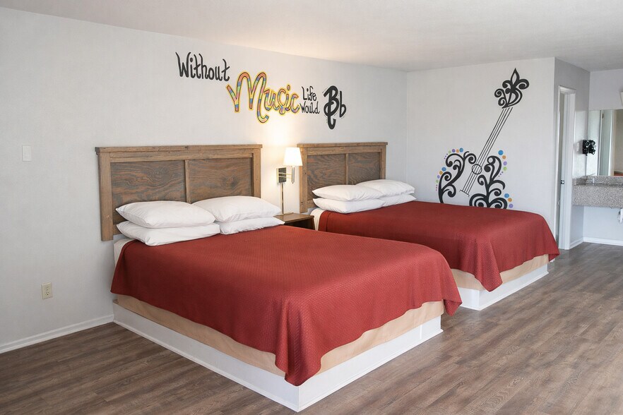 More Photos Of 304 College Ave, Levelland Hotel For Sale