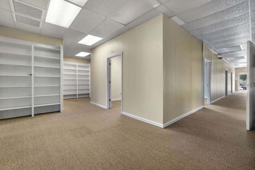 More Photos Of 1690 Capital Cir SW, Tallahassee Warehouse For Sale