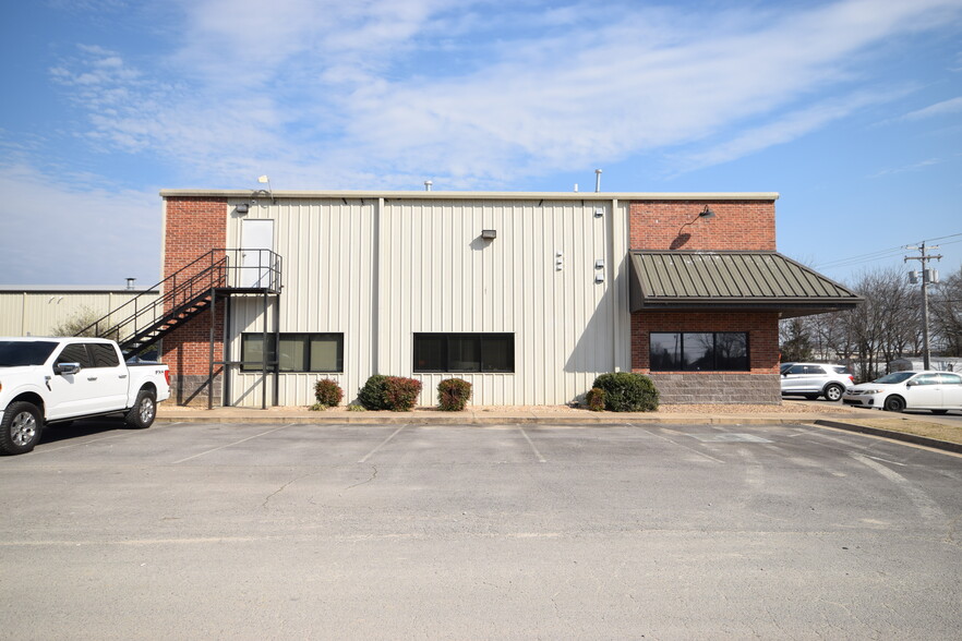 More Photos Of 170 Commerce Rd, Conway Warehouse For Lease