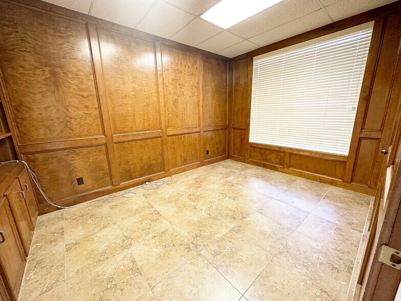 More Photos Of 3512 Avenue I, Rosenberg Office For Lease
