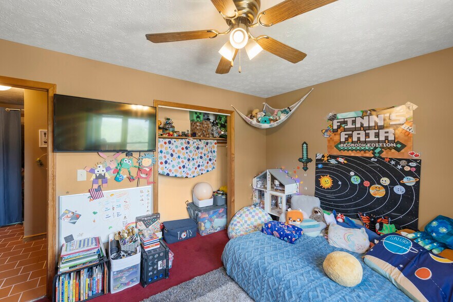 More Photos Of 8018 Northwestern Tpke, Keyser General Retail For Sale