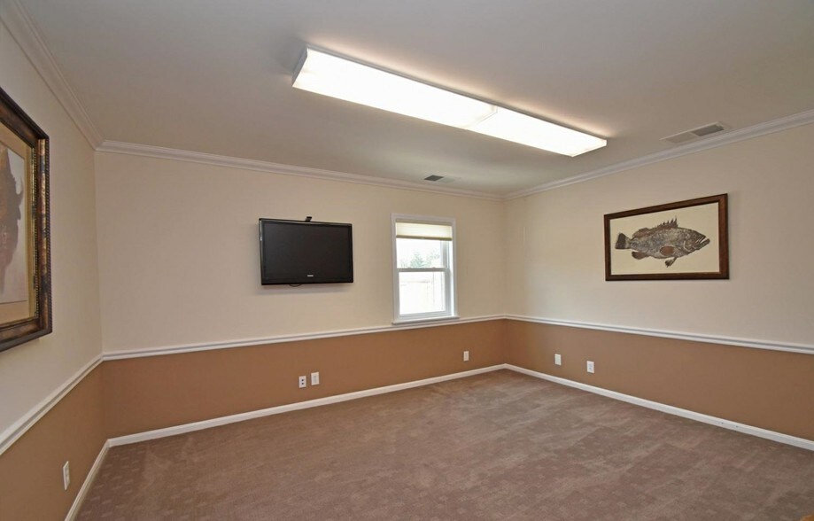 More Photos Of 322 E Main St, Batavia Office For Sale