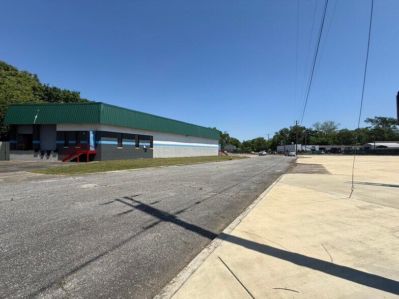 More Photos Of 6420-6436 3rd Ave N, Birmingham Warehouse For Sale