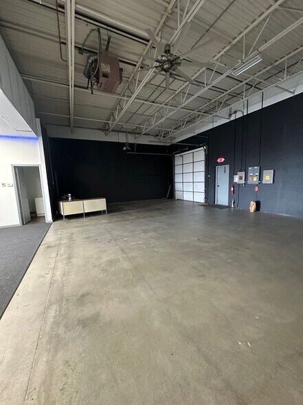 More Photos Of 3300-3312 Encrete Ln, Dayton Light Manufacturing For Lease