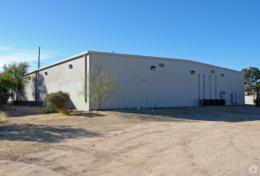 More Photos Of 4443 E 22nd St, Tucson Freestanding For Lease