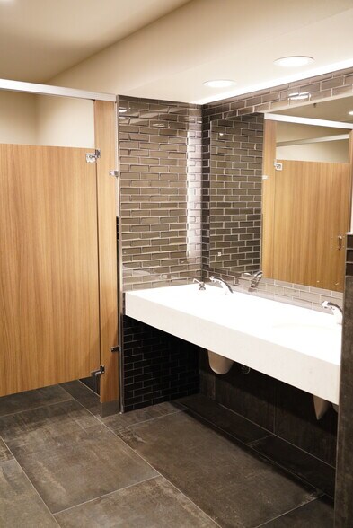 More Photos Of 1301 N Green Valley Pky, Henderson Office Residential For Lease