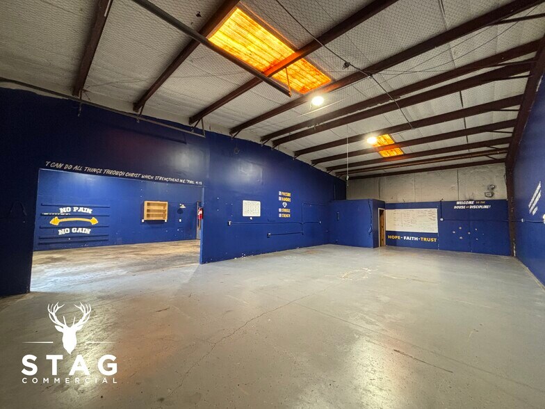More Photos Of 3916 E McKinney St, Denton Warehouse For Lease