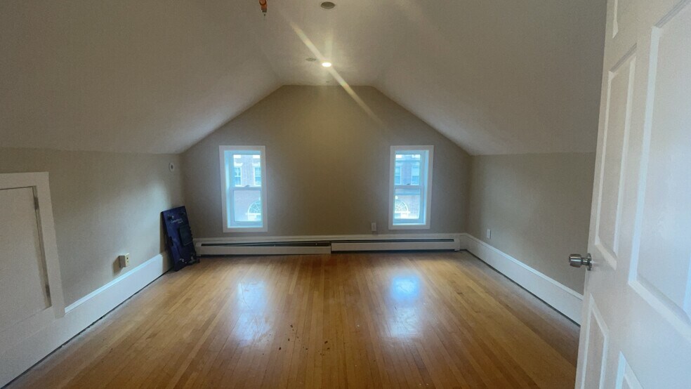 More Photos Of 6 Windsor St, Andover Office For Sale