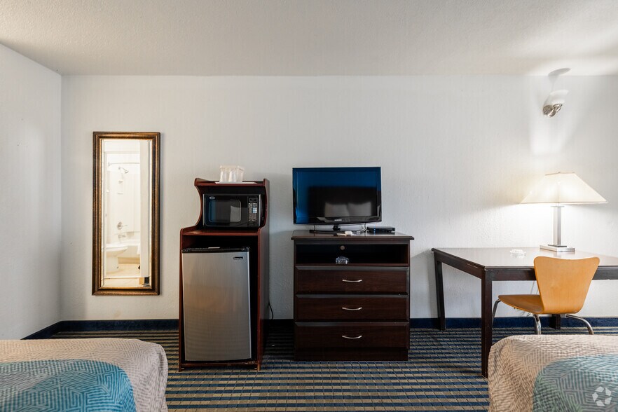 More Photos Of 722 E Pancake Blvd, Liberal Hotel For Sale