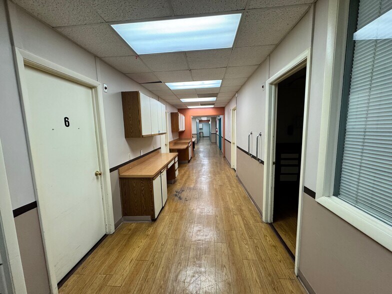 More Photos Of 6500 Fort Caroline Rd, Jacksonville Unknown For Lease