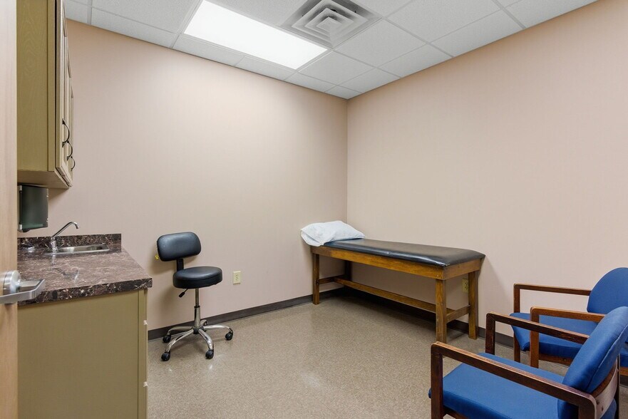 More Photos Of 142 Hampton Ct, Commerce Rehabilitation Center For Sale