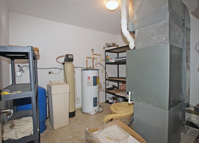 More Photos Of 1206 Rail Dr, Woodstock Warehouse For Sale