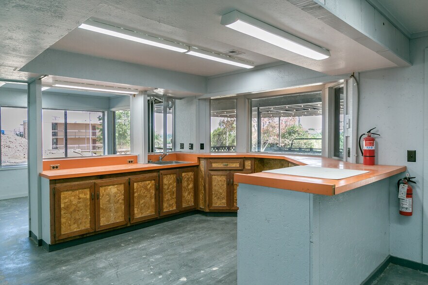 More Photos Of 1116 W Highway 76, Branson General Retail For Lease