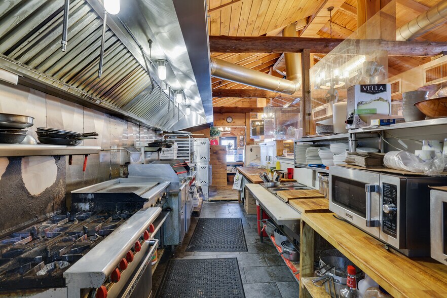 More Photos Of 121 Main Ave, Hawley Restaurant For Lease