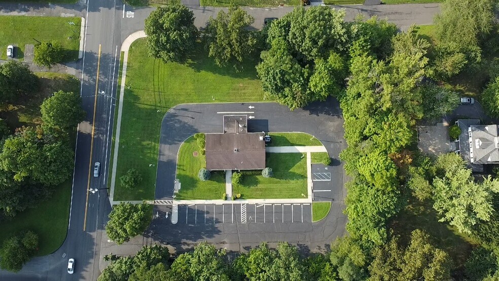More Photos Of 230 N Middletown Rd, Pearl River Bank For Lease