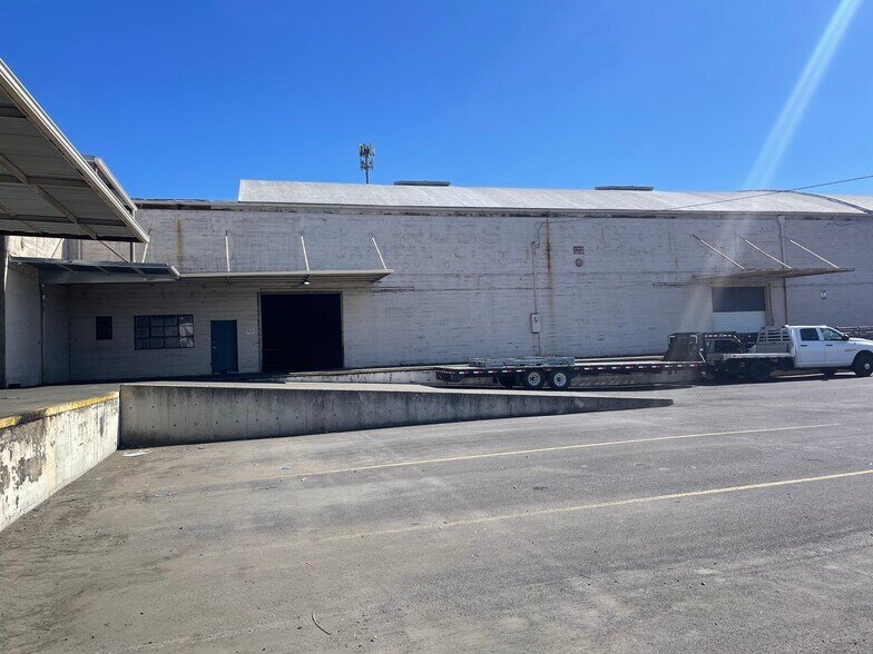 More Photos Of 1295 NE Johnson St, Salem Manufacturing For Sale