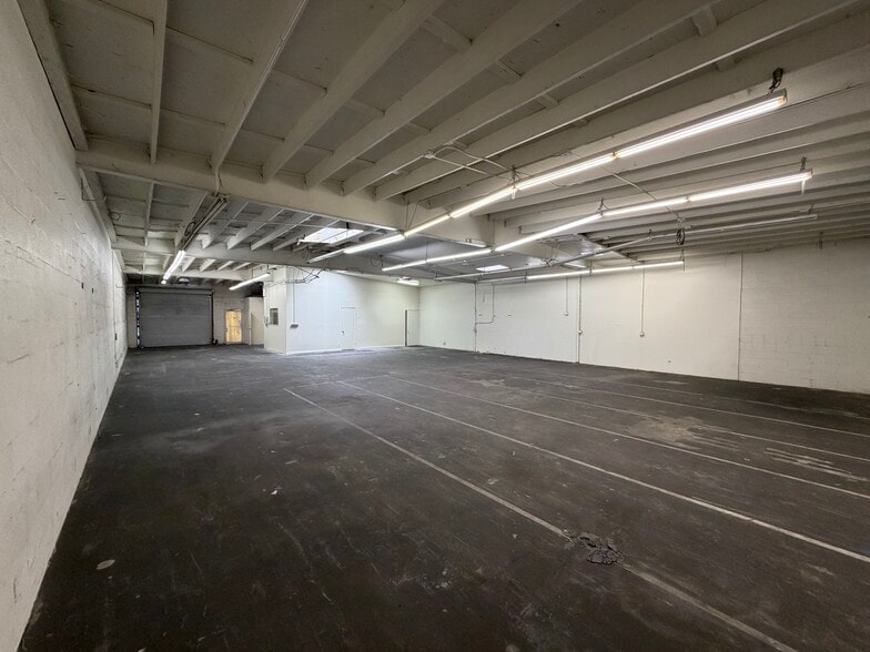 More Photos Of 421 W Palmer Ave, Glendale Warehouse For Lease