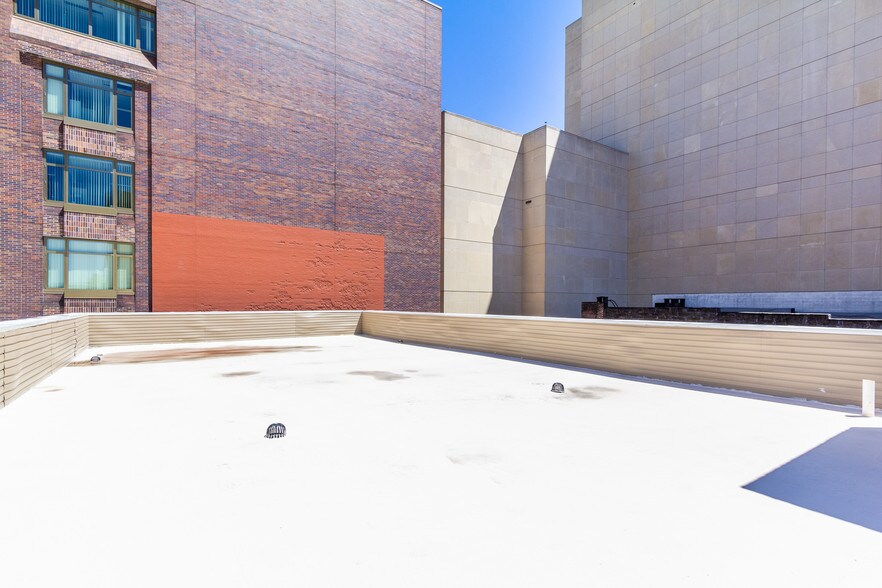 More Photos Of 404 E Baltimore St, Baltimore Storefront Retail Office For Lease