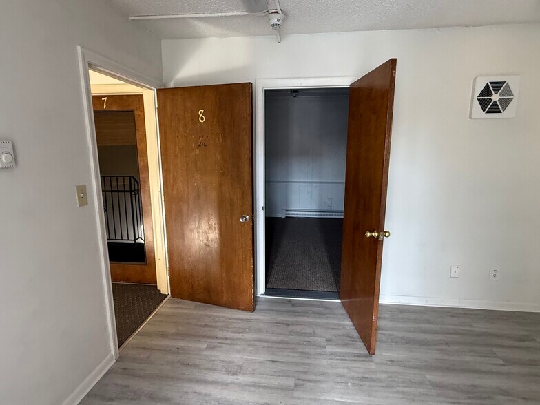 More Photos Of 1019 Farmington Ave, Bristol Office For Lease