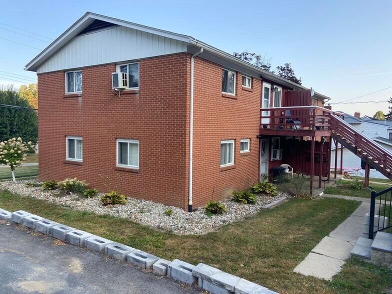 More Photos Of 305 Main St, Bellville Apartments For Sale