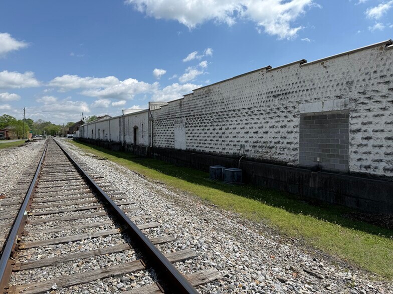 More Photos Of 326 S Marble St, Rockmart Distribution For Sale