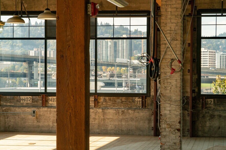 More Photos Of 1430 SE 3rd Ave, Portland Loft Creative Space For Lease