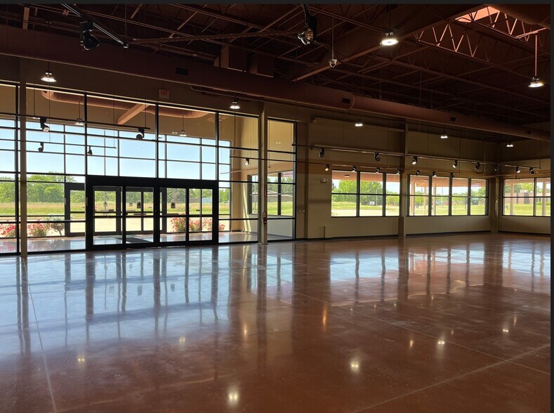 More Photos Of 131 S Soangetaha Rd, Galesburg Auto Dealership For Sale