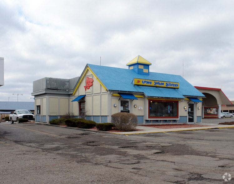 Primary Photo Of 2520 Romig Rd, Akron Fast Food For Sale