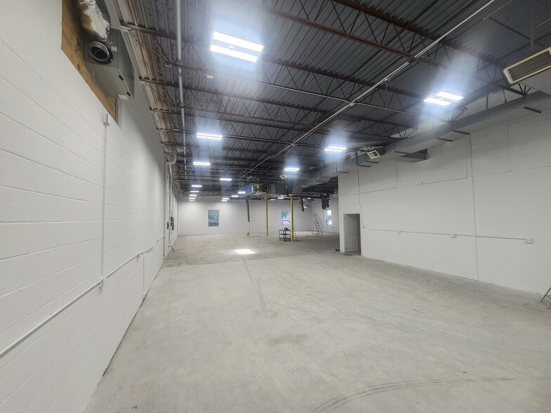 More Photos Of 925 Sherman Ave, Hamden Warehouse For Lease