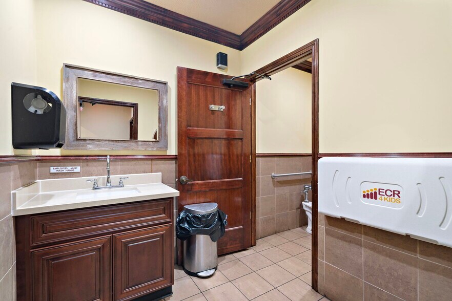 More Photos Of 2320 NASA Pky, Seabrook Restaurant For Sale