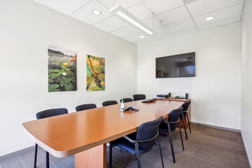 More Photos Of 10245-10255 Old Columbia Rd, Columbia Office For Sale