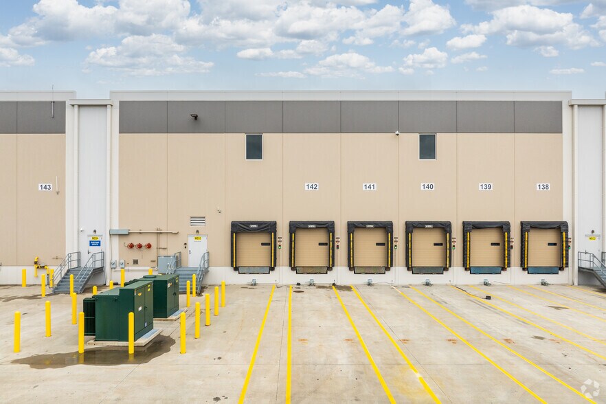 More Photos Of 71 Mall Rd, Frackville Warehouse For Lease