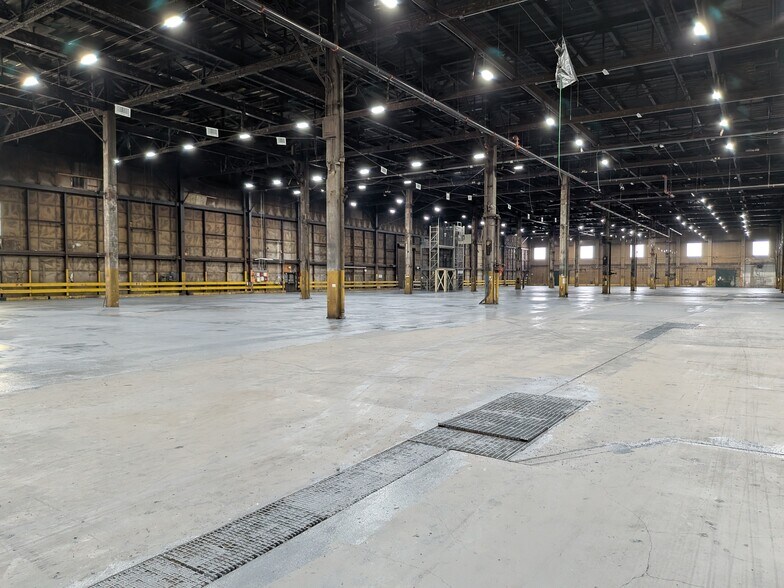 More Photos Of 2000-2009 Elmwood Ave, Sharon Hill Warehouse For Sale