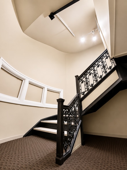 More Photos Of 1 E Chase St, Baltimore Apartments For Sale