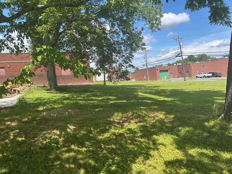More Photos Of 237 E Main St, Yadkinville Freestanding For Lease