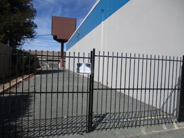More Photos Of 2685 E Leland Rd, Pittsburg Freestanding For Lease