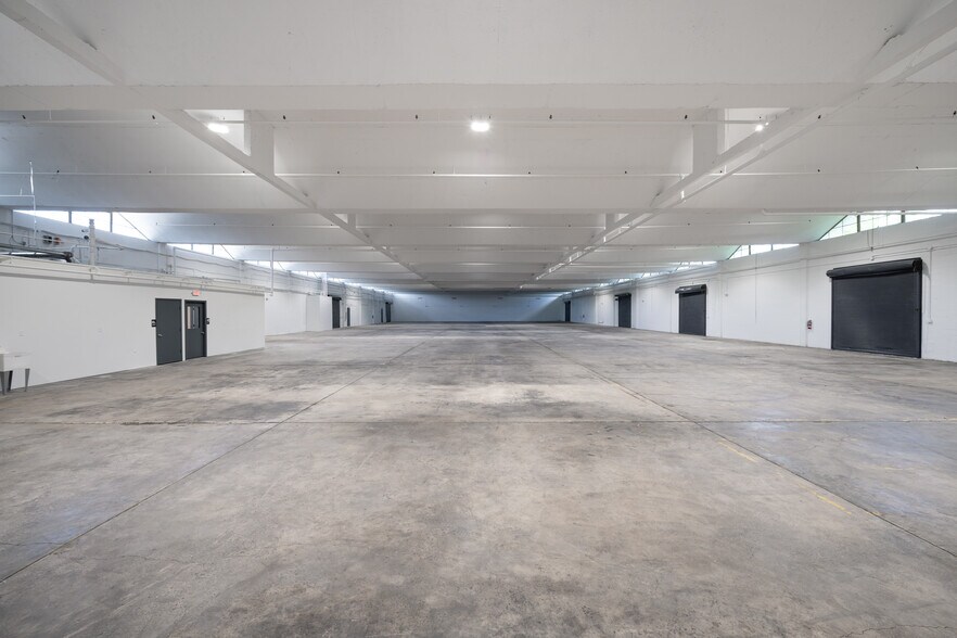 More Photos Of 924 N Lane Ave, Jacksonville Warehouse For Sale