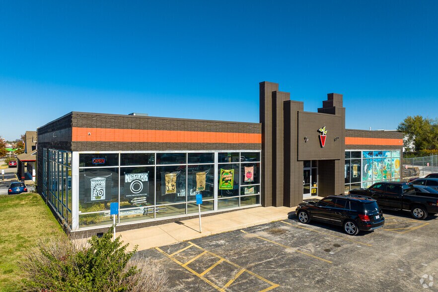 1332 N Glenstone Ave  