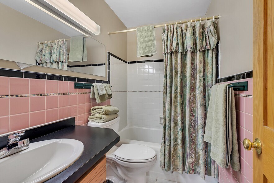 More Photos Of 720 Highway 10, Saint Cloud Hospitality For Sale