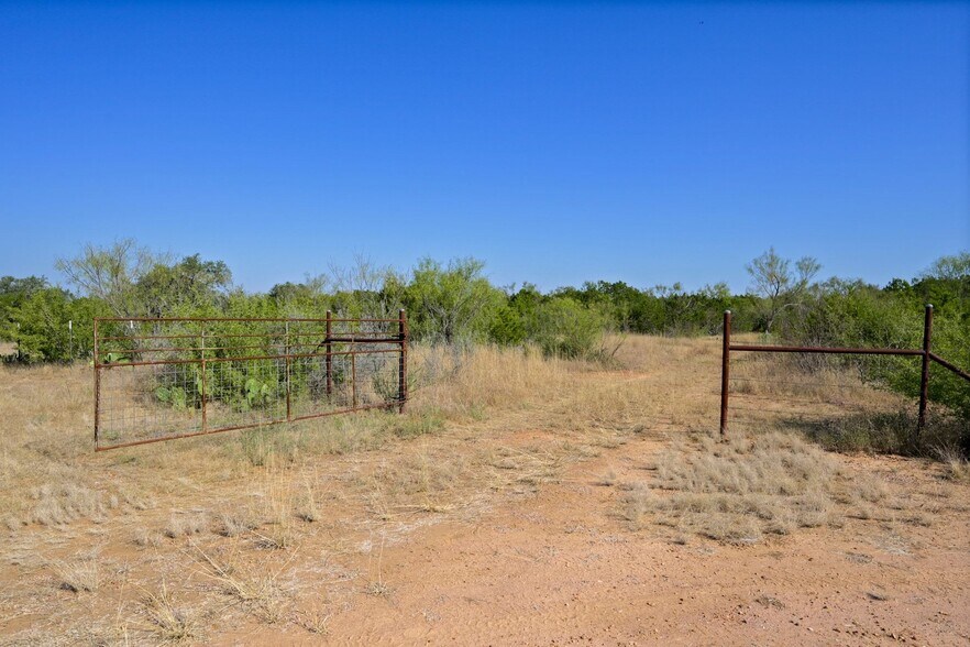 More Photos Of 1033 Flying X Rd, Spicewood Land For Sale