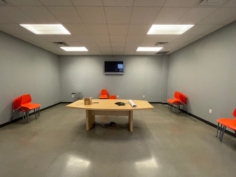 More Photos Of 250 Business Park Dr, Fortville Showroom For Sale