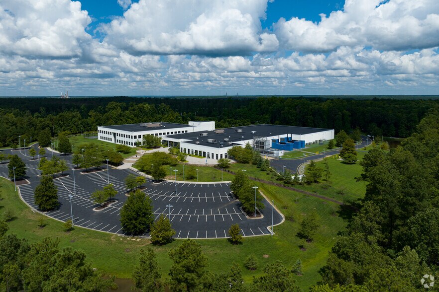 More Photos Of 11751 Meadowville Ln, Chester Office For Sale