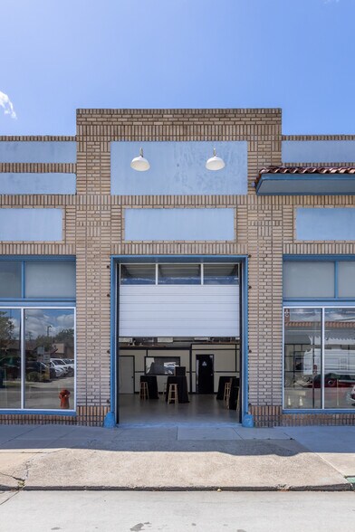 More Photos Of 402 W Chapman Ave, Orange Storefront For Lease