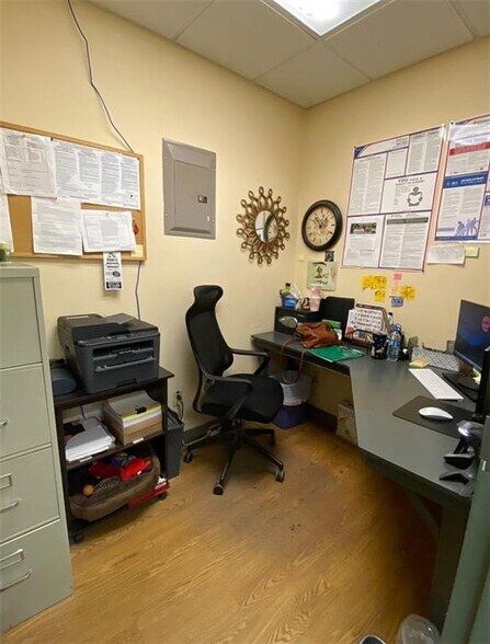 More Photos Of 108-112 Telegraph Rd, Middleport Freestanding For Sale