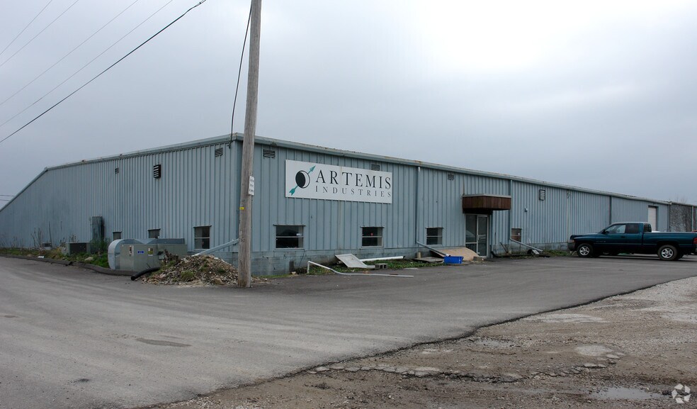 Primary Photo Of 2550 Gilchrist Rd, Akron Warehouse For Sale