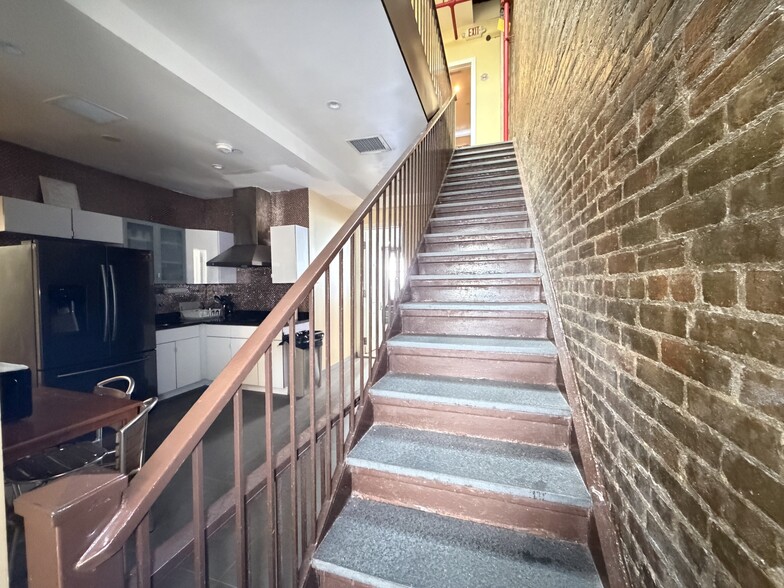 More Photos Of 365-367 W 46th St, New York Apartments For Lease