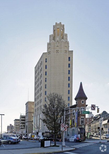 More Photos Of 663 Main Ave, Passaic Office For Lease